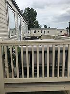 Caravan - Sleeps 8 - Decking - Pets Ok - Parking