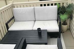 Caravan - Sleeps 8 - Decking - Pets Ok - Parking