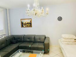 Stunning 2-bed Apartment in Praha 4