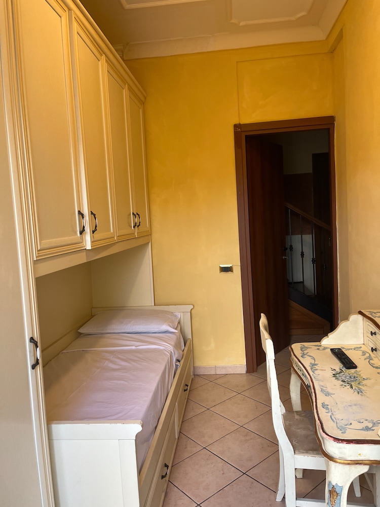 Specter Guesthouse