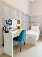 The X Hotel