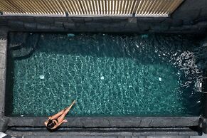Black Occhio Villa Santorini
