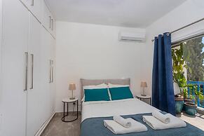 White Arches Sea View Apt No 2