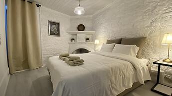Leonys House in Dhoros