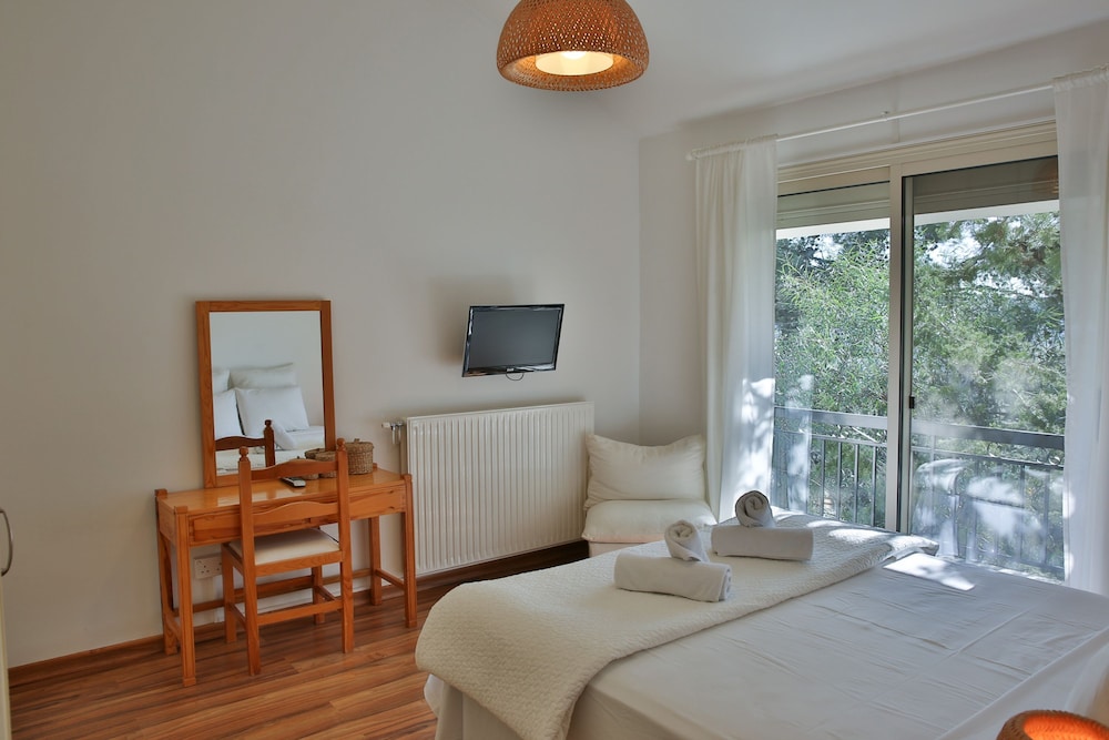 Nestor Hillside House