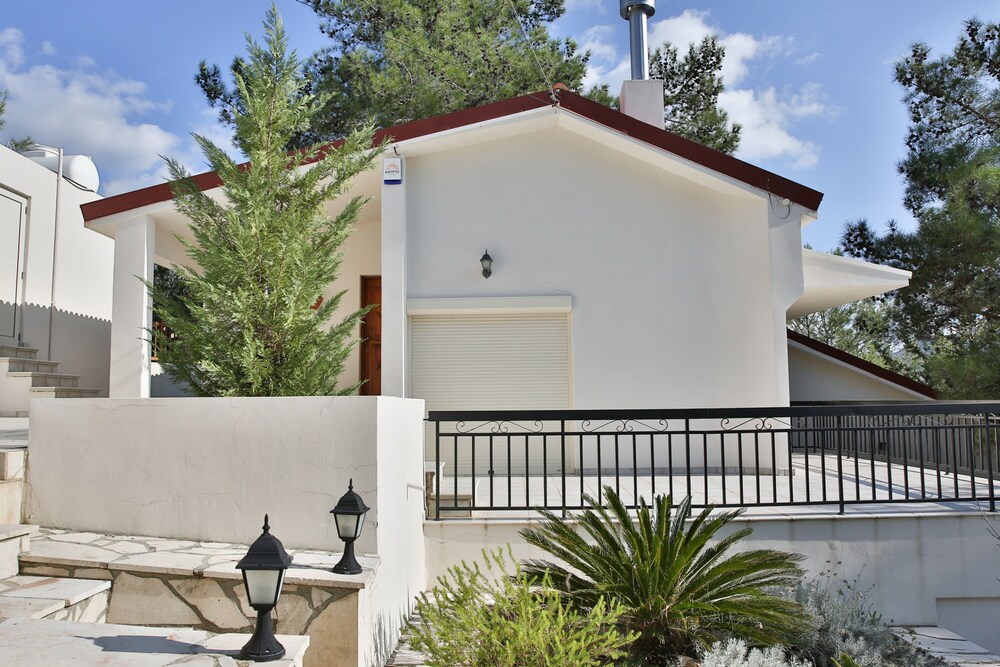 Nestor Hillside House