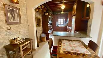 Juliet Suite Studio in Dhoros