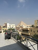 Malak pyramids inn