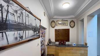 Malak pyramids inn