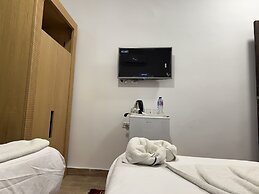 Malak pyramids inn