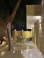 Malak pyramids inn