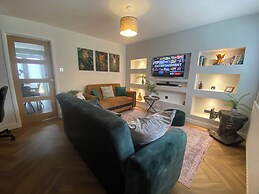 Cozy Bedford Home With 3 Bedrooms