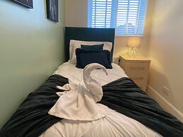 Cozy Bedford Home With 3 Bedrooms