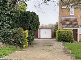 Cozy Bedford Home With 3 Bedrooms