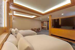 mir hotel