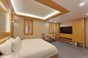 mir hotel