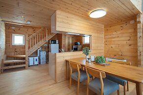 THE Crestview Lodge