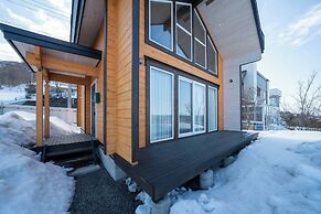 THE Crestview Lodge