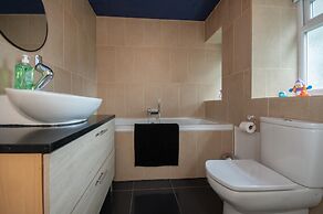Fairwinds in Poole With 2 Bedrooms and 1 Bathrooms
