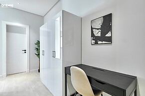 bnbmehomes -2BR with Cinema Room- R42B4