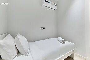 bnbmehomes -2BR with Cinema Room- R42B4