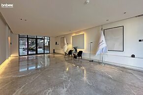 bnbmehomes -2BR with Cinema Room- R42B4