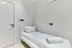 bnbmehomes -2BR with Cinema Room- R42B4