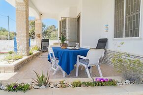 Villa Milon Near The Sea