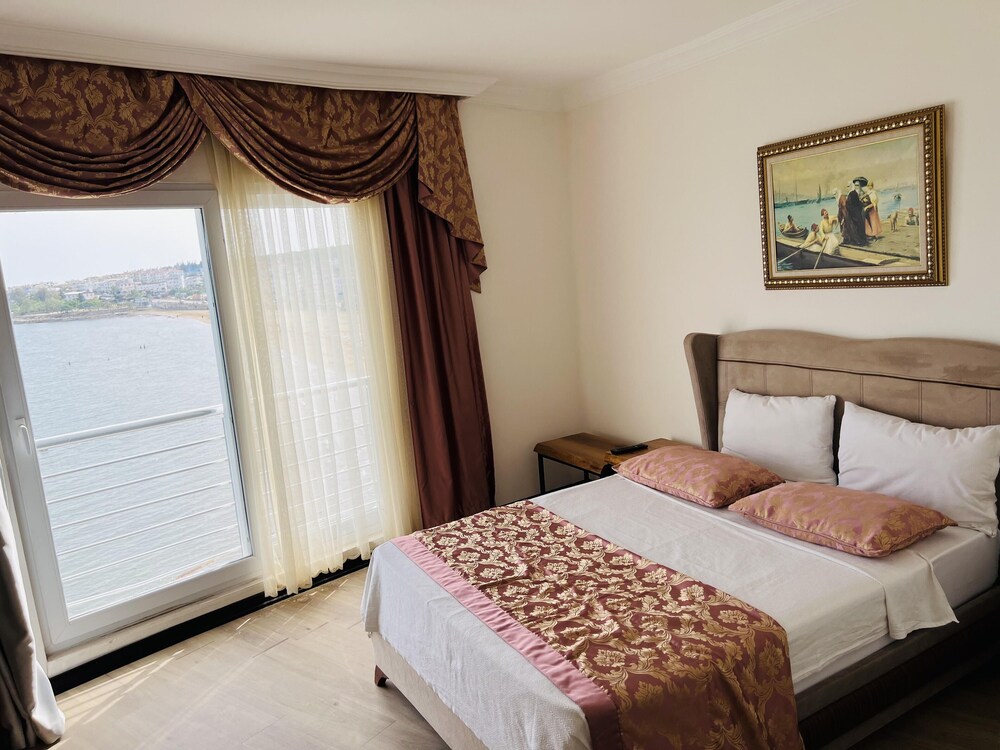 Roxo Beach Hotel