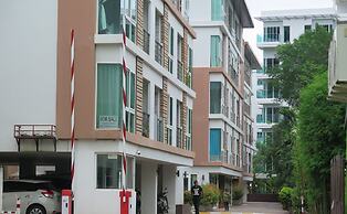6-30 - 1 Bdr Condo With Balcony and Shared Pool
