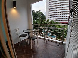 6-30 - 1 Bdr Condo With Balcony and Shared Pool