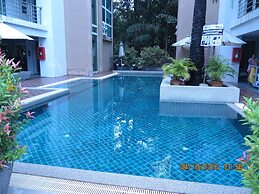 6-30 - 1 Bdr Condo With Balcony and Shared Pool