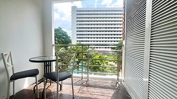6-30 - 1 Bdr Condo With Balcony and Shared Pool
