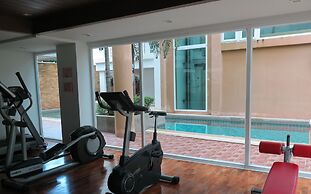6-30 - 1 Bdr Condo With Balcony and Shared Pool