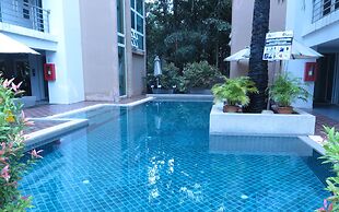 6-30 - 1 Bdr Condo With Balcony and Shared Pool