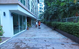 6-30 - 1 Bdr Condo With Balcony and Shared Pool