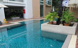 6-30 - 1 Bdr Condo With Balcony and Shared Pool