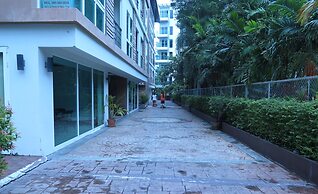 6-30 - 1 Bdr Condo With Balcony and Shared Pool