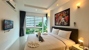 6-30 - 1 Bdr Condo With Balcony and Shared Pool