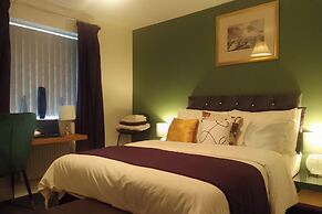Apartment Sleeps 10 - Pets, Parking, Ev Charging
