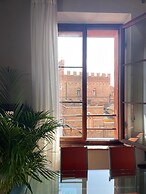 TORRE LAMBERTINI WINDOWS ON PIAZZA DEL CAMPO - RESIDENZA D'EPOCA
