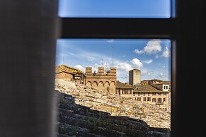 TORRE LAMBERTINI WINDOWS ON PIAZZA DEL CAMPO - RESIDENZA D'EPOCA