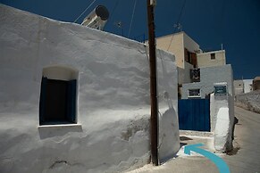 Panoramic Argyro's IO House with Jacuzzi
