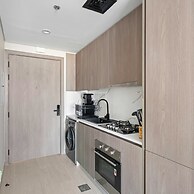 Modern Studio in Residence With Pool gym and Paddl