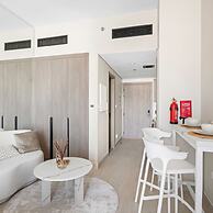 Modern Studio in Residence With Pool gym and Paddl
