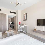 Modern Studio in Residence With Pool gym and Paddl