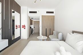 Chic Studio in new Residence With Pool Sauna gym