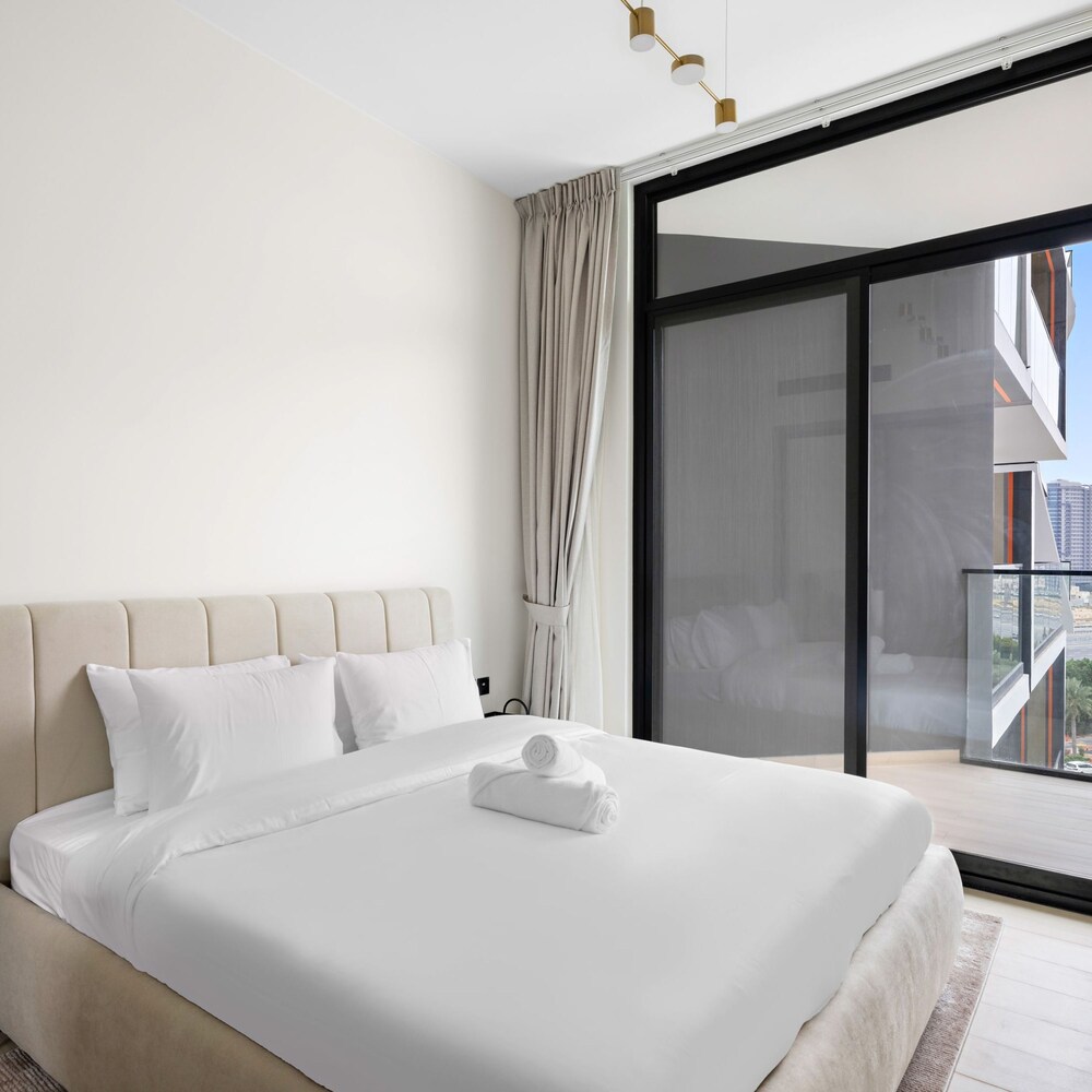 Stunning Modern 3BR Apartment in JVC