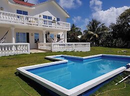 Emerald Luxe Suites