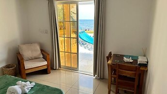 Emerald Luxe Suites